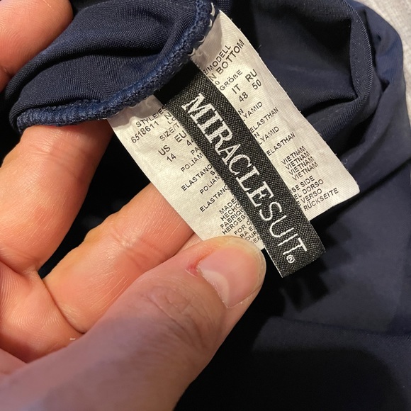 Miraclesuit Illusionist Top, sz16 and Solid Retro Bottom, sz14, in Midnight Blue - Picture 3 of 3